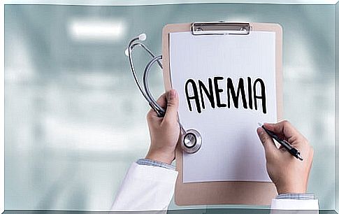 doctor writes the word anemia on white paper