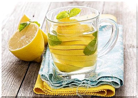 Water and lemon among the drinks that help you lose weight