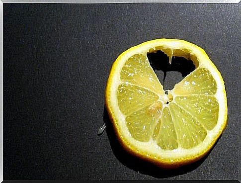 Lemon helps keep the heart healthy