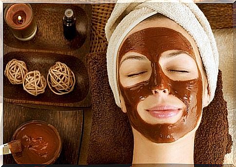 woman makes chocolate mask