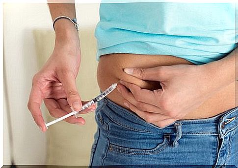 woman gets injection on her belly