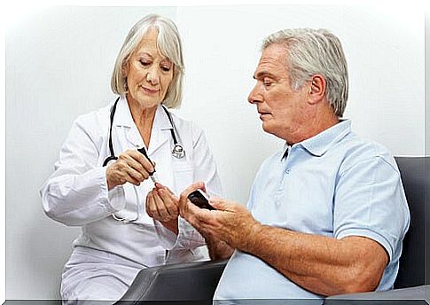 doctor measures blood sugar in patient