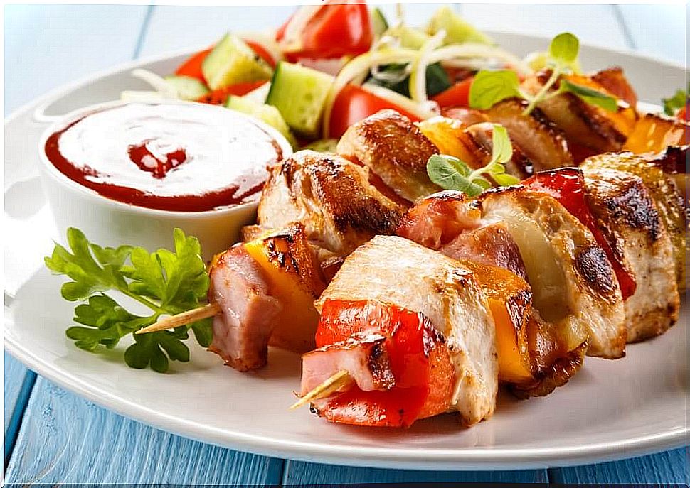 Chicken skewers for a delicious grill.