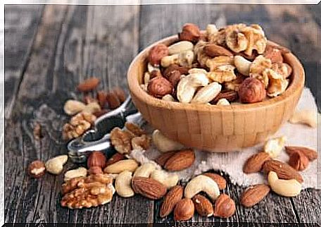 Dried fruit is among the foods that contain linoleic acid.