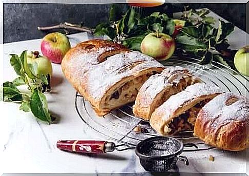 Apple pie in puff pastry