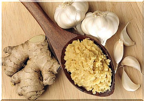 How to prepare a detox infusion based on garlic and ginger