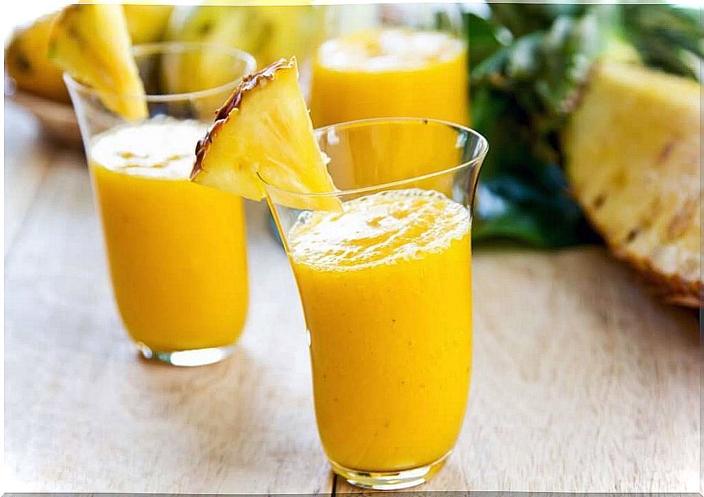 Pineapple smoothies 