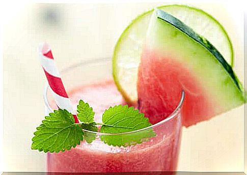 Watermelon smoothie among low calorie smoothies