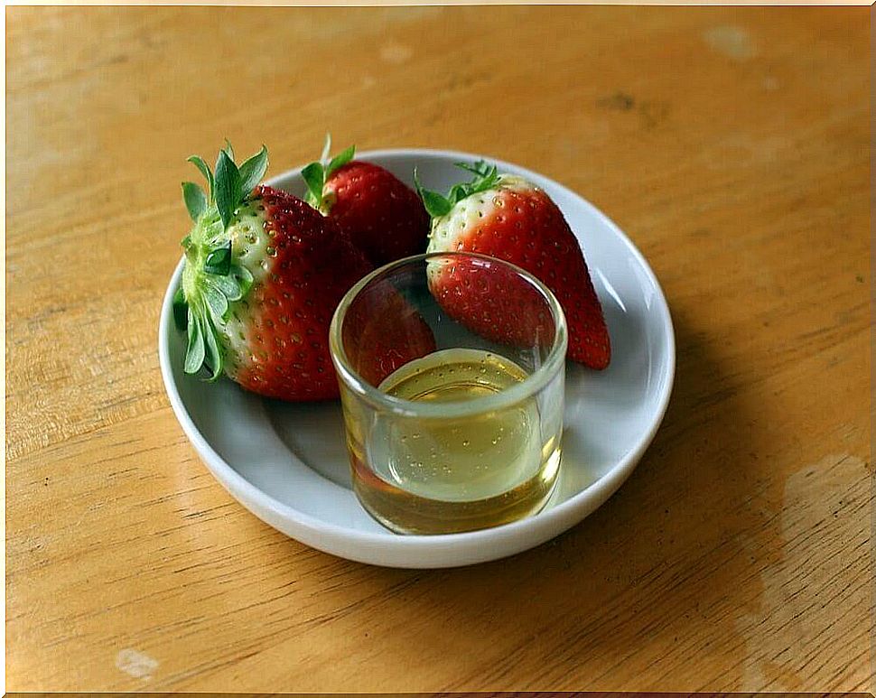 Oil and strawberries 