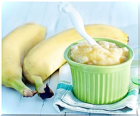 Banana and honey mask against wrinkles on the hands