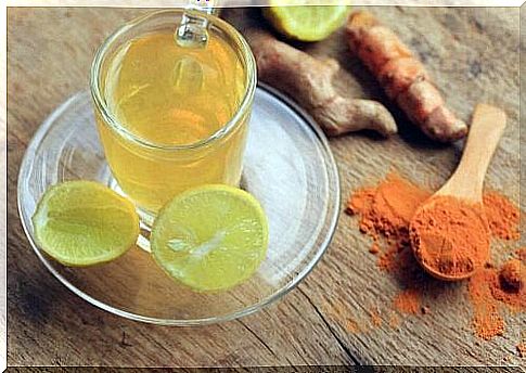 Infusion of turmeric and lemon