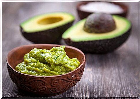 the fats contained in avocado contribute to the decrease of bad cholesterol