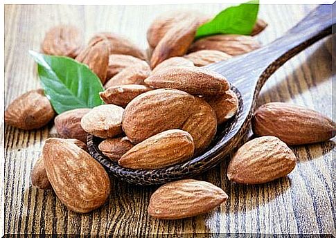 Spoon almonds